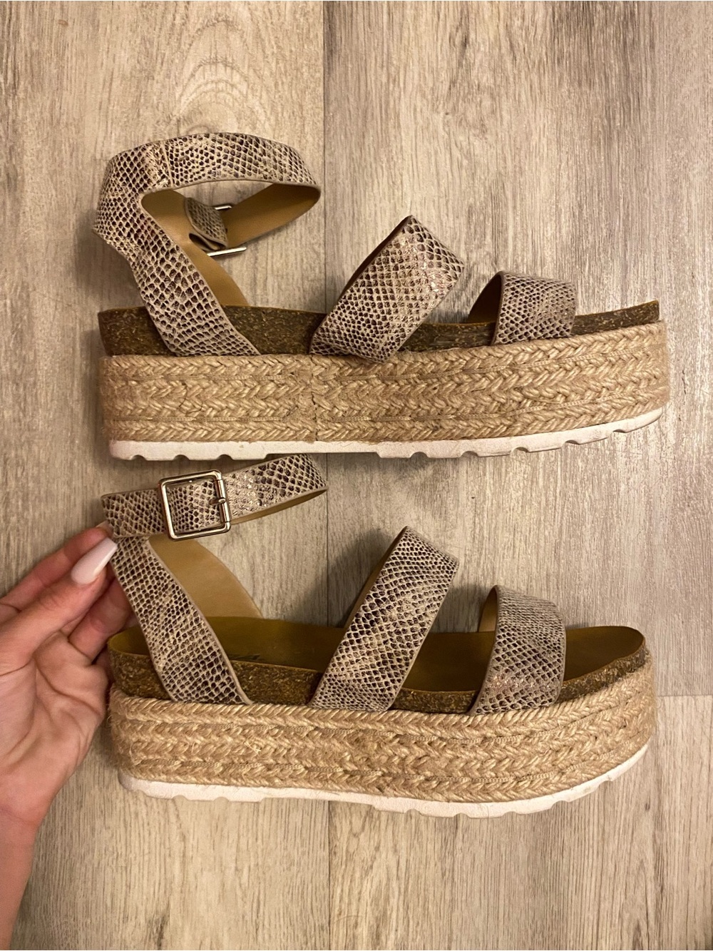 SODA Womens Platform Espadrilles Wedges Sandals Snakeskin Cream Beige Black Sz 8